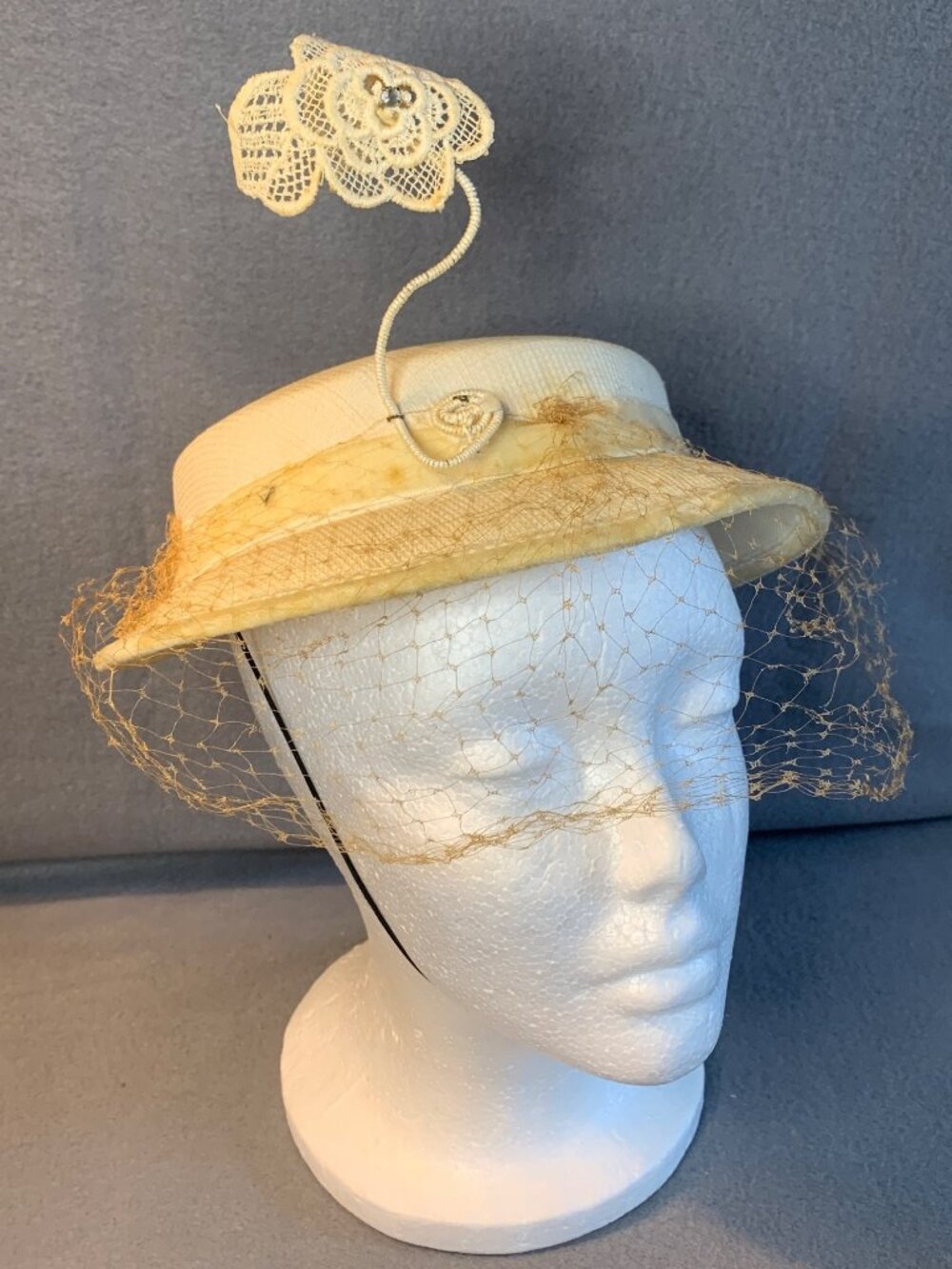 Ladies Ivory Hat Velvet Trim & Lace Doily Accents Size 22 Net Veil Vtg